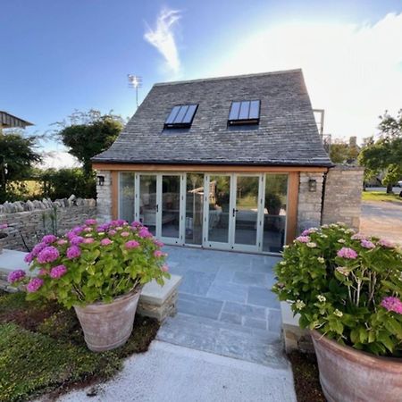 فيلا Idyllic Secluded Hideaway With Countryside Views On The Edge Of The Cotswolds Hailey المظهر الخارجي الصورة