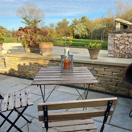 فيلا Idyllic Secluded Hideaway With Countryside Views On The Edge Of The Cotswolds Hailey المظهر الخارجي الصورة
