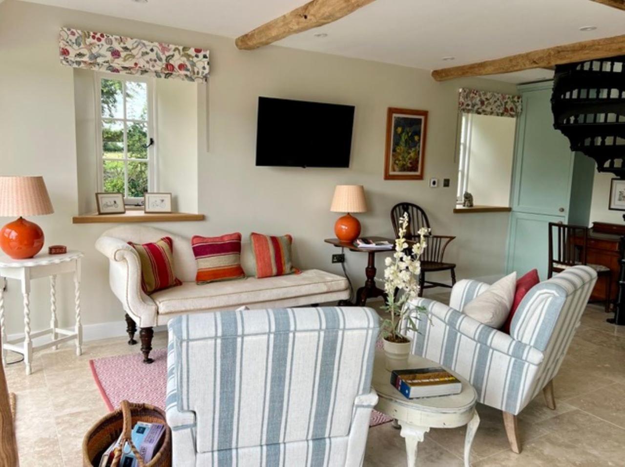 فيلا Idyllic Secluded Hideaway With Countryside Views On The Edge Of The Cotswolds Hailey المظهر الخارجي الصورة